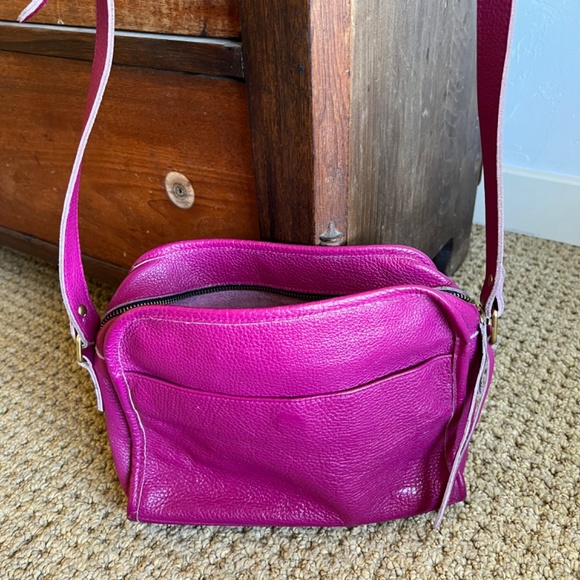 Must have crossbody - Picture 2 of 4